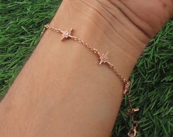 Bracelet station étoiles en or rose : breloques en zircone cubique, bijoux minimalistes