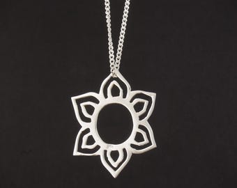 Handgefertigte Silber Blumen Anhänger Halskette: Zarte Blumen Schmuck Geschenk