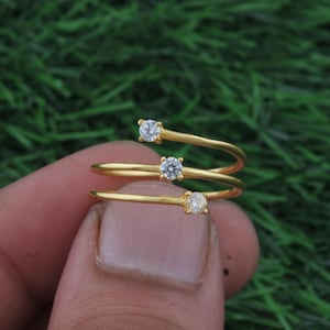 Gold Wickelring mit Zirkonia | Verstellbarer Spiralring | Zierliche Minimalist Schmuck | Stapelbares Goldband | Geschenk für Sie
