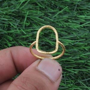 Strukturierter Oval Vergoldeter Ring: Handgemachter Minimalistischer Statement Schmuck