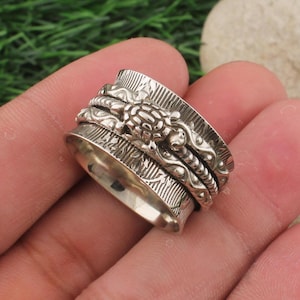 Turtle Spinner Ring - Fidget Ring for Women, Textured Band Ring - Sea Turtle Jewelry - Oxidized Band Ring - 925 Sterling Silver Spinner Ring