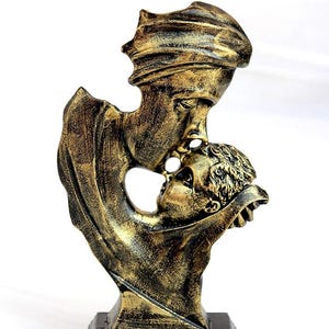 Handcrafted Mother Love Figurine – Decorative Showpiece for Home & Gifts