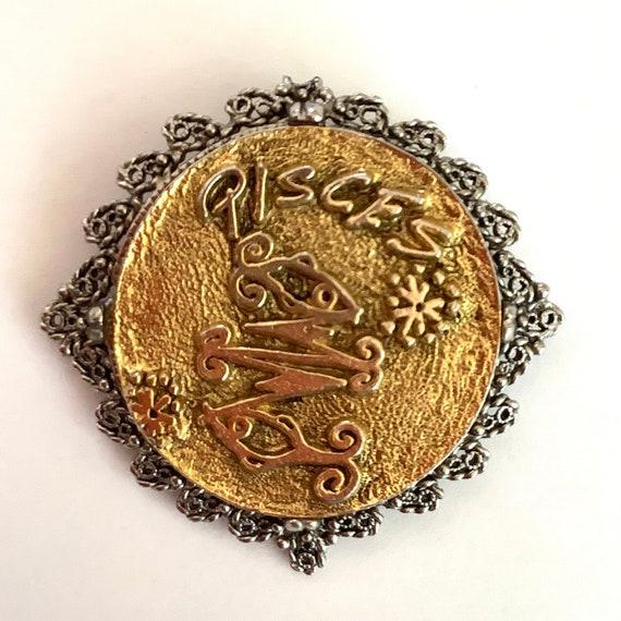 Vintage large gold round Pisces pin or brooch - image 1