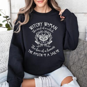 Hexe Mädchen Frauen Hoodie, Retro spirituelles T-Shirt, Witchy Frau Sweatshirt, Halloween Hexe Shirt, Mystische Hexerei Pullover