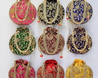 Bolso Potli de seda artesanal Sivi: bolso de mano de novia indio con asa de perla