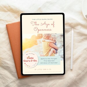 Könnte beinhalten: Ein digitales Tablet zeigt "The Age of Openness" von Little Guru & Co. Das Cover zeigt ein Foto einer Person, die ein Kind umarmt. Ein orangefarbenes Buch und ein weißer Stift liegen neben dem Tablet auf einer cremefarbenen Oberfläche.