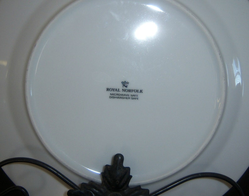 Royal Norfolk Cardinal Dinner Christmas Plate home accents vintage plate