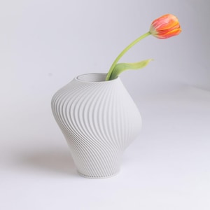 TIDE VASE - 3D Printed Wavy Flower Vase: Modern Minimalist Decor with Glass Insert