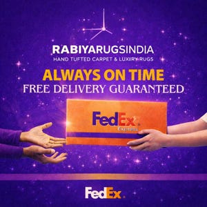 Może przedstawiać: Pomarańczowe pudełko FedEx jest przekazywane między dwiema osobami na fioletowym tle. Widoczny jest r&oacute;wnież tekst "ALWAYS ON TIME" i "FREE DELIVERY GUARANTEED". Obraz zawiera r&oacute;wnież tekst "RABIYARUGSINDIA" i "FedEx Express".