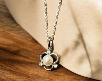 Collar con colgante de perla delicada: plata de ley, detalles de circonita cúbica