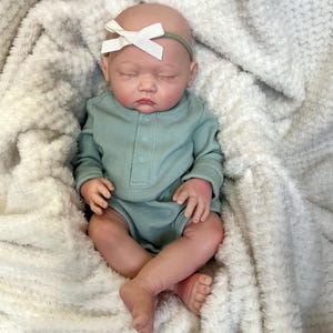 Full Body Silicone Reborn Girl Doll: 19&quot; Drink and Wet System