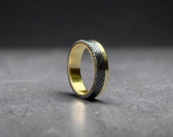 Anillo Copper Ridge - Anillo de acero de Damasco redondeado - Anillo con incrustación de cobre en el centro - Alianza de boda rústica para hombre - Joyería de metal única hecha a mano.