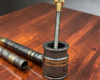 Pipa de fumar de acero de Damasco con tiras de latón y prensador / Juego de pipa de tabaco hecho a mano / Regalo de aniversario para él / Regalo rústico de colección