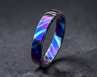 Anillo de Damasco para hombre, alianza de boda de titanio Damasco, anillo exótico de metal iridiscente, regalo de aniversario único hecho a mano.