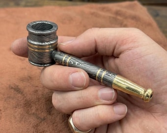 Damaszener Stahl Pfeife mit Messing Streifen & Stampfer | Handgefertigtes Tabak Pfeifen Set | Geschenk für Ihn | Rustikales Sammler-Pfeifengeschenk
