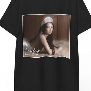Laufey merch - Etsy 日本
