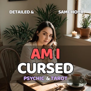 以下が含まれることがあります： 女性がテーブルに座り、お茶、ノート、テキスト「AM I CURSED PSYCHIC & TAROT」があります。画像には、ろうそく、鉢植えの植物、テキスト「DETAILED & SAME HOUR」が含まれています。