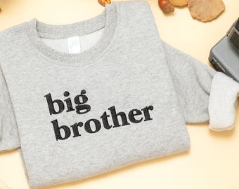 Bluza z haftowanym napisem „Big Brother”, spersonalizowany monogram, okrągły dekolt dla malucha