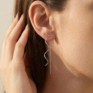 Minimalistische Einfädler Ohrringe Silber, lange Ketten Ohrringe, Minimalistische Welle Ohrringe, dünne Ohrringe, einfacher Schmuck für Frauen