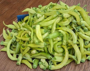 Sweet Banana Pepper Seeds – Mild & Pale Yellow, 30 Seeds