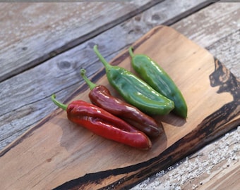 Anaheim Pepper Seeds | Mild-Medium Heat Chili, Long Green Peppers (30 Seeds)