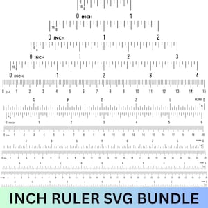 Puede incluir: Una colección digital de gráficos de reglas en blanco y negro con varias longitudes en pulgadas y centímetros. La imagen muestra múltiples escalas de medición horizontales con marcas numéricas claras y líneas, etiquetadas con el texto INCH RULER SVG BUNDLE.