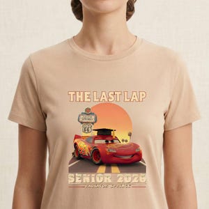 Lightning McQueen Senior 2026 Shirt, The Last Lap Graduation Tee, Cars Movie Grad Shirt, Racing Senior Outfit, Cartoon Grad Tee bild 9