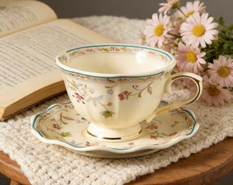 Vintage Floral Tea Cup and Saucer Set, Aesthetic Ceramic Coffee Cup, Cottagecore Flower Tea Cup, Elegant Porcelain Mug 250ml, Gift for Her