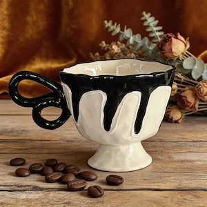 Handgefertigter Keramikbecher, schwarze Tropfkeramik-Kaffeetasse, einzigartiger gotischer Sockelbecher, 300 ml Teetasse, Geschenk für Kaffeeliebhaber