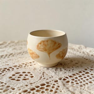Mug ginkgo en céramique fait main, tasse à thé esthétique, tasse à café en poterie de style japonais, jolie tasse minimaliste, cadeau unique pour elle, décoration d'intérieur confortable