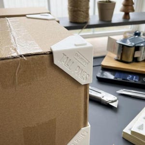 Knock Knever Box Hörnskydd | Självlåsande Stapelbara Transportskydd (8-pack)