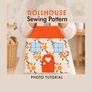 Puede incluir: Un patrón de costura de tela para casa de muñecas con techo naranja, cuerpo color crema con estampado floral naranja, dos ventanas azul claro y una puerta naranja con un corazón blanco. El texto dice DOLLHOUSE Sewing Pattern PHOTO TUTORIAL.