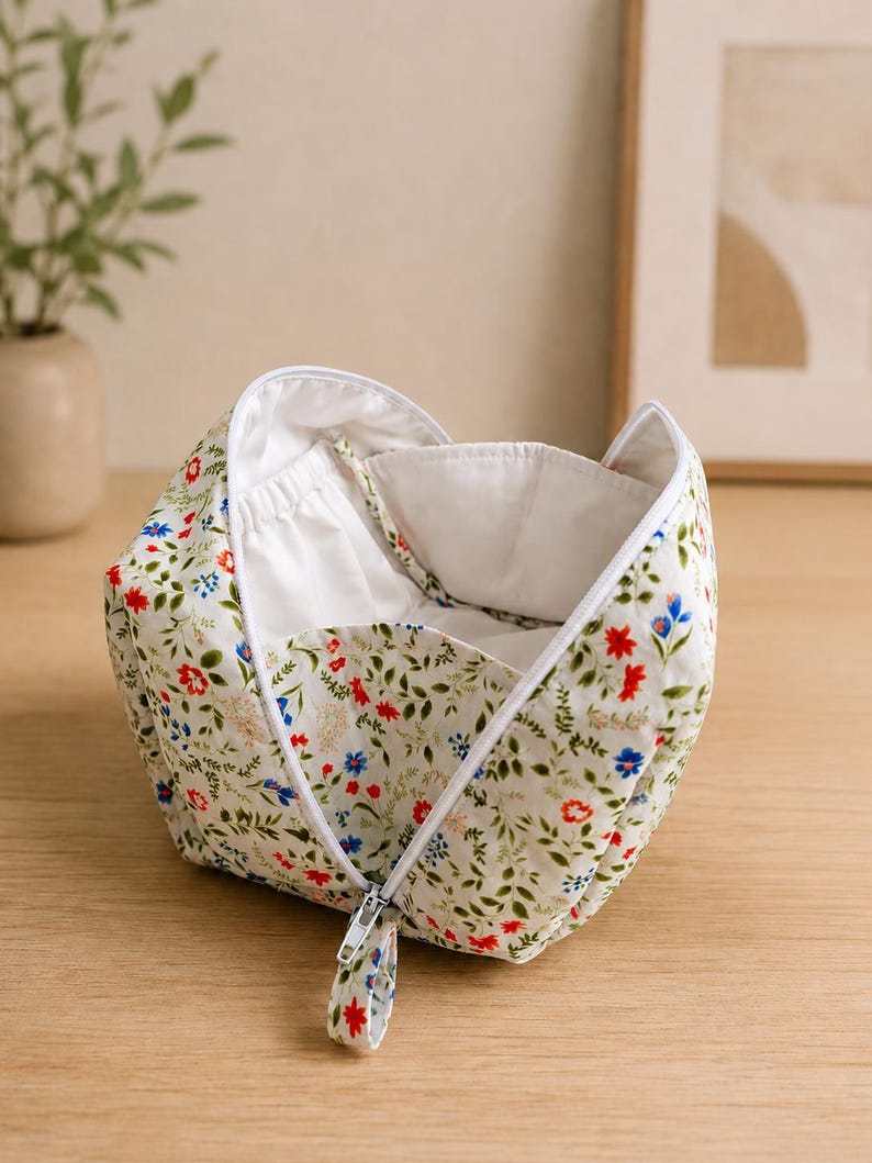 Cartamodello per pochette apribile in 3 misure, trousse da viaggio per cosmetici, pochette organizer per trucchi con ampia apertura, modello di tracolla opzionale, cartamodello per borsa fai da te in formato PDF immagine 16