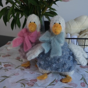 Knitted goose