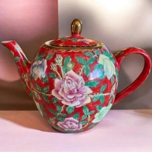 Théière chinoise vintage des années 1960, en céramique rouge Mille-Fleurs et chintz rose Cottage Rose