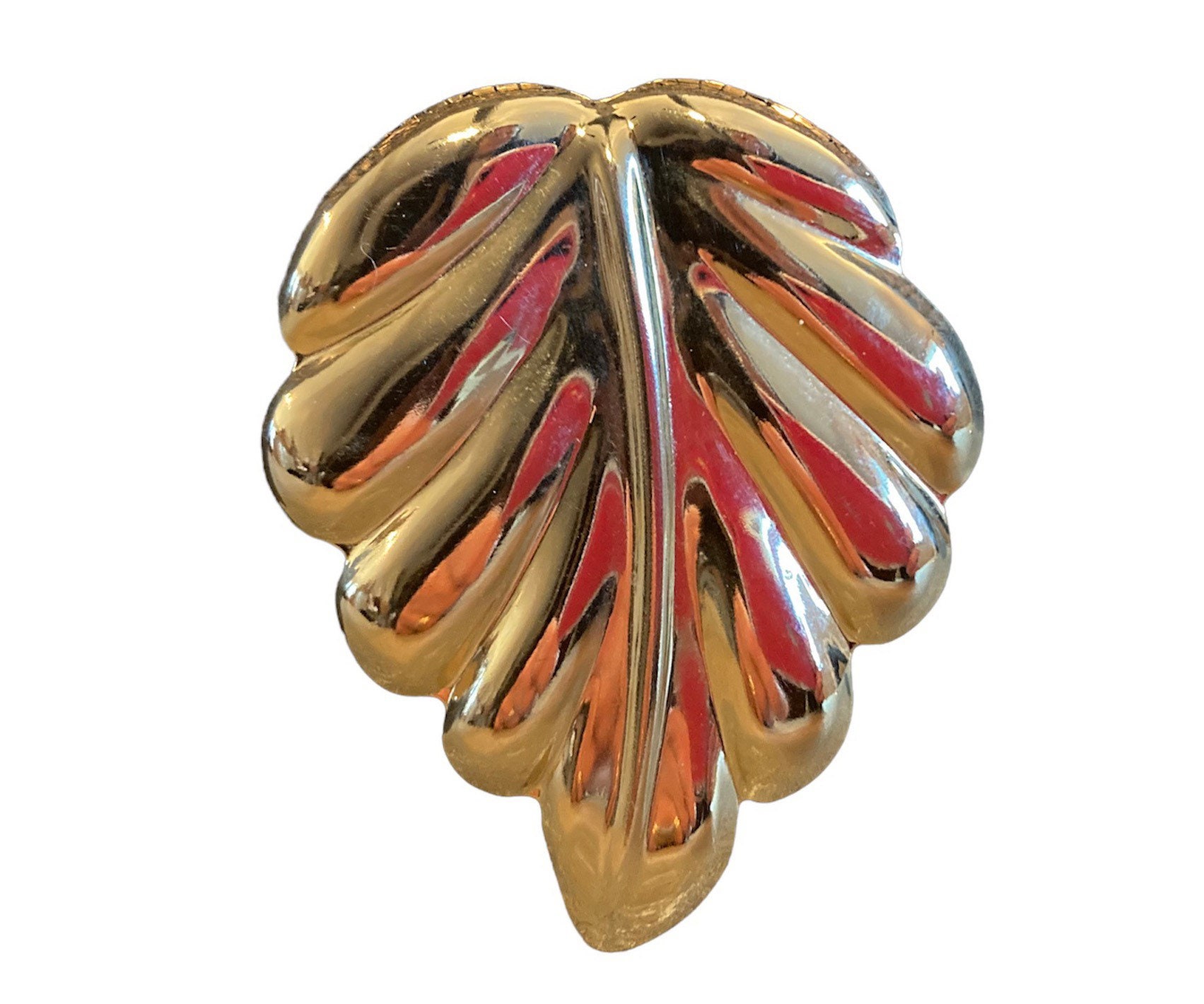 Shawl Clip Gold Swish Design — Scarves and More