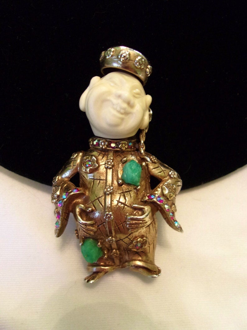 HAR Brooch Vintage Smiling Laughing Buddha Faux Ivory /& Jade Glass Rhinestone Gold Plate Pin