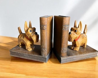 Fermalibri vintage in legno intagliato a mano, Germania Ovest, con occhi di vetro, raffiguranti un terrier scozzese (Scottish Terrier).