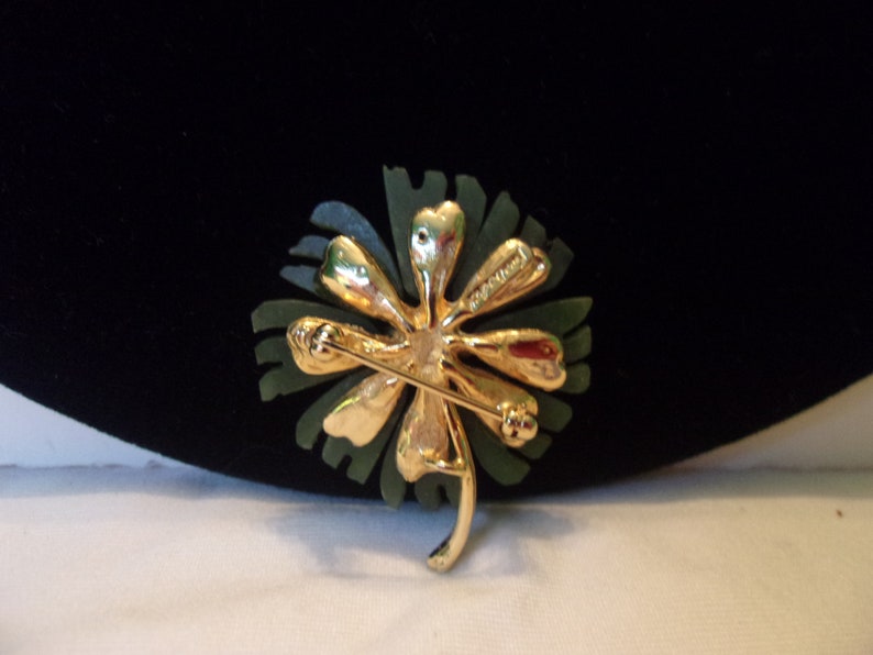 Swoboda Signed Pearl /& Jade Carved Flower Gold Plate Brooch Pin