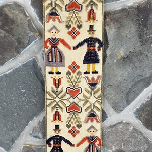 Tirador de campana vintage de punto de aguja escandinavo: arte popular bordado para colgar en la pared
