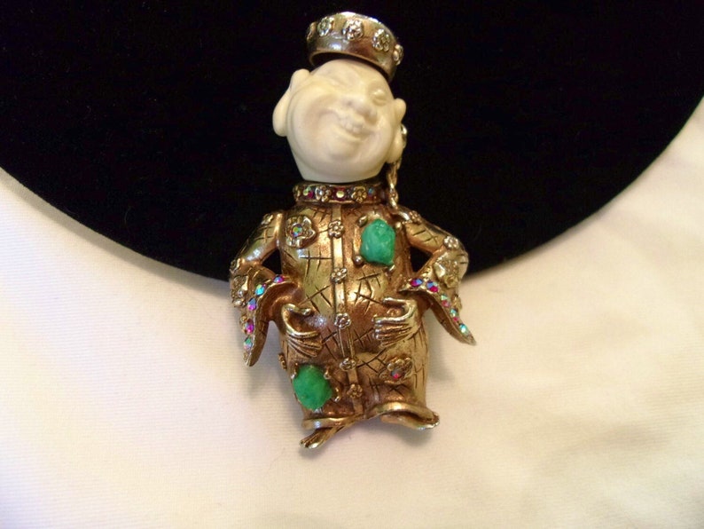 HAR Brooch Vintage Smiling Laughing Buddha Faux Ivory /& Jade Glass Rhinestone Gold Plate Pin