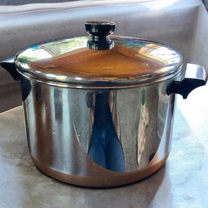 Olla Revere Ware vintage de 1994, 6 cuartos de galón, fondo de cobre, 1801 IL USA, con tapa.