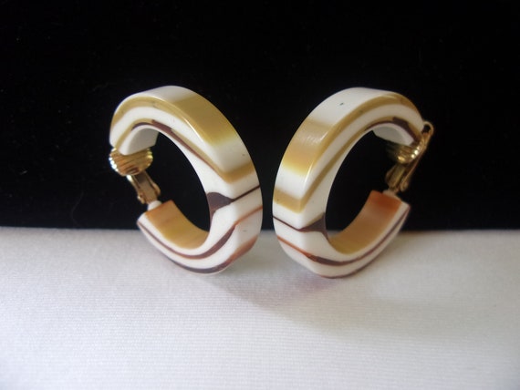 Vintage Hoop Earrings Toffee & Cream White Colore… - image 9