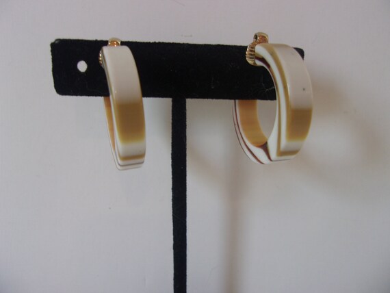 Vintage Hoop Earrings Toffee & Cream White Colore… - image 2