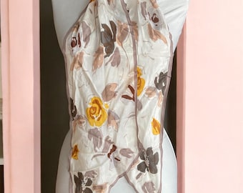 Sciarpa di seta Oscar De La Renta: stampa floreale grigio-gialla, realizzata in Giappone