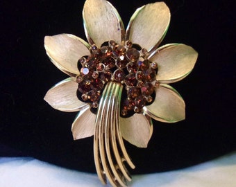 Crown Trifari Golden & Brown Rhinestone Brooch Pin