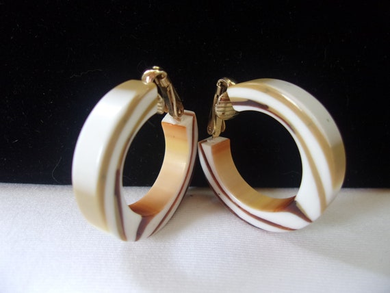 Vintage Hoop Earrings Toffee & Cream White Colore… - image 1