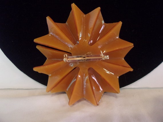 Modernist Tortoiseshell Daisy Flower Brooch Pin - image 2