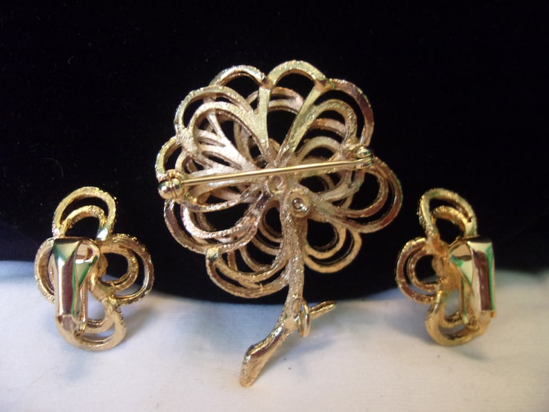 Modernist 1960/'s MOD Golden Flower Brooch Vintage Pin /& Clip Earrings Jewelry Set