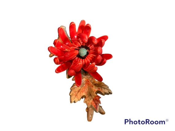 Red Chrysanthemum Flower pin, Enamel & Celluloid … - image 3